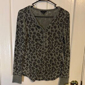 Lucky Brand Gray Leopard Print Long Sleeve Top